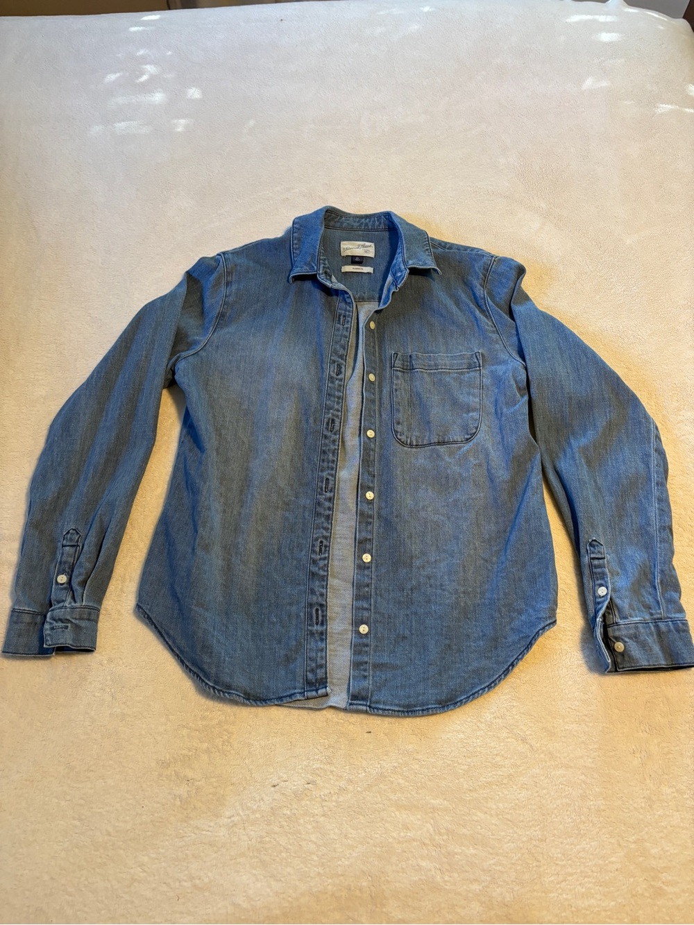 Universal Thread Women's Blue Denim Button-Down Shirt
